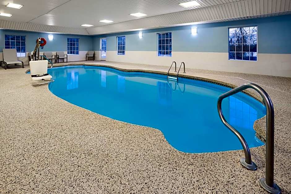 Holiday Inn Express Hotel & Suites Brattleboro By IHG