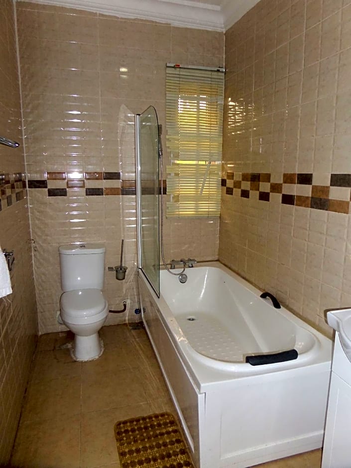 Downtown Royal Hotel GRA