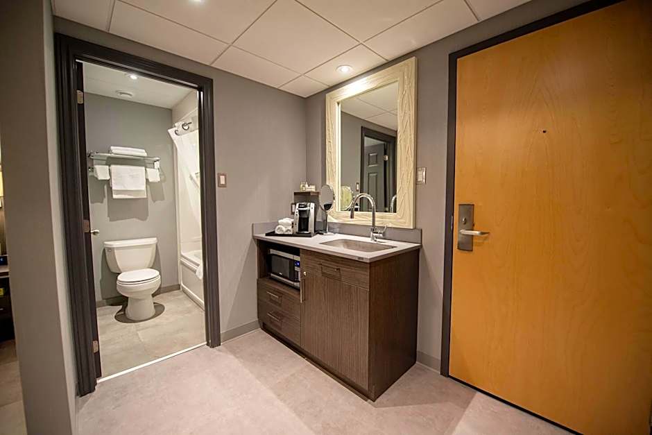Hotel & Suites Le Dauphin Drummondville