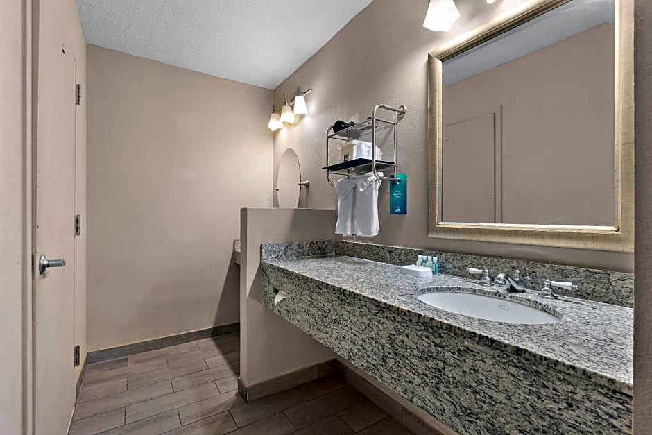 Quality Inn Wayne - Fairfield Area