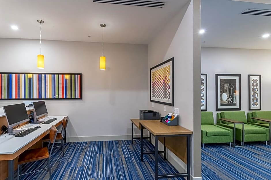 Holiday Inn Express & Suites - Columbus - Worthington