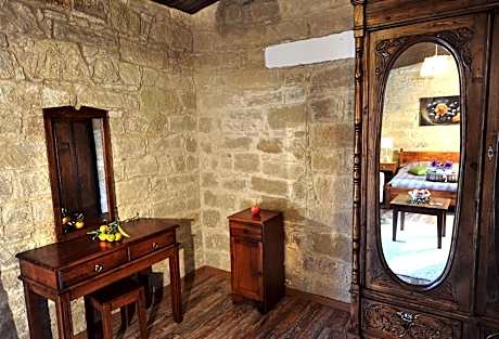 Traditional Stone One-Bedroom Suite with Spa Bath