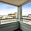456 Embarcadero Inn & Suites