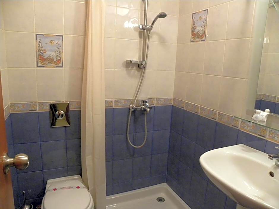 Three Dolphins Hotel with a Rooftop terracе