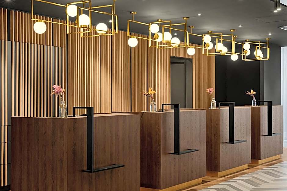 Renaissance by Marriott Amsterdam Schiphol Airport Hotel