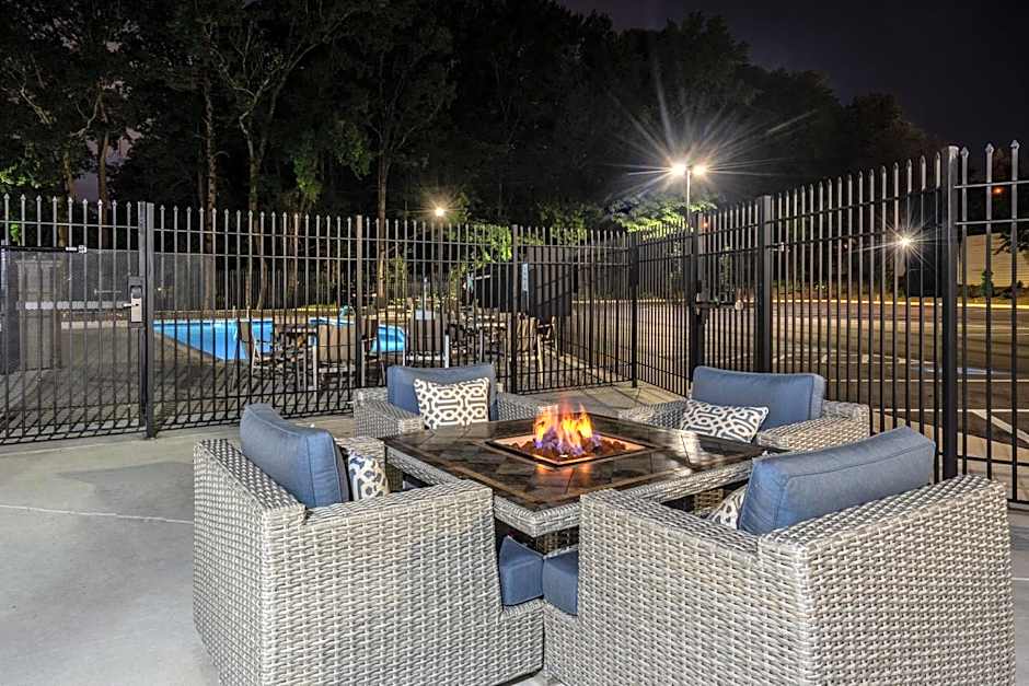 Holiday Inn Express And Suites Atlanta Arpt Ne - Hapeville By IHG