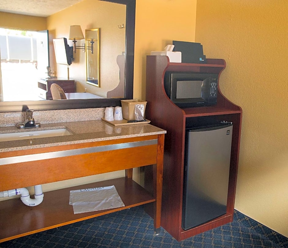 Americas Best Value Inn-Monroeville