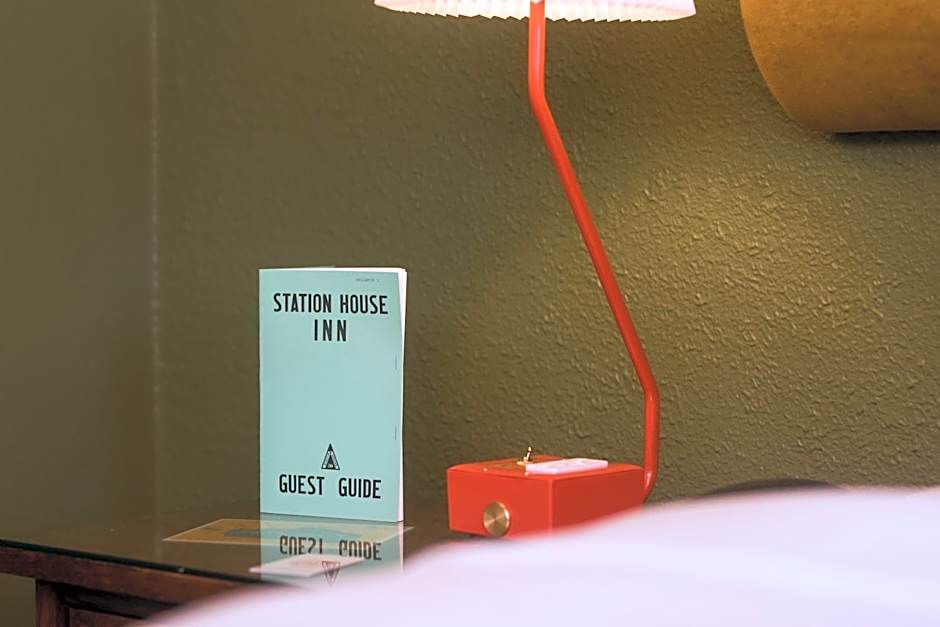 Station House Inn South Lake Tahoe, by Oliver