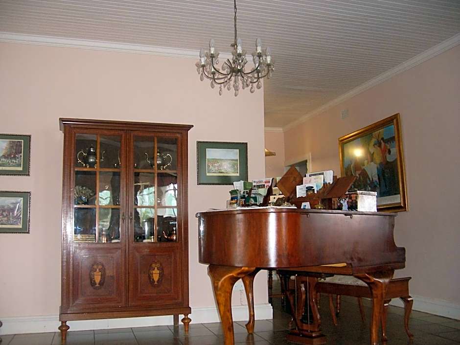 Sherwood's Country House