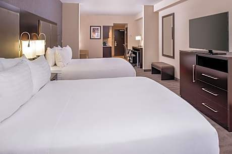 Suite with Mobility Accessible Tub - Non-Smoking