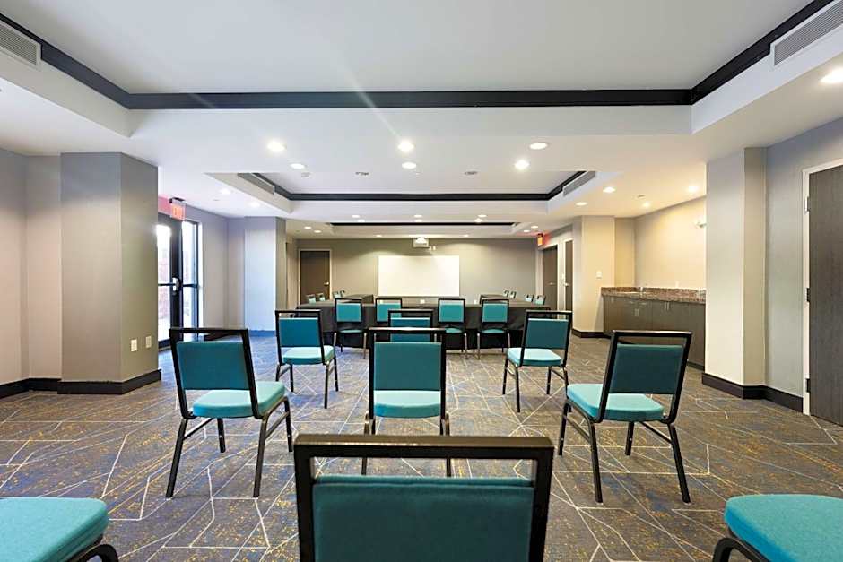 Hampton Inn By Hilton And Suites Tulsa Central