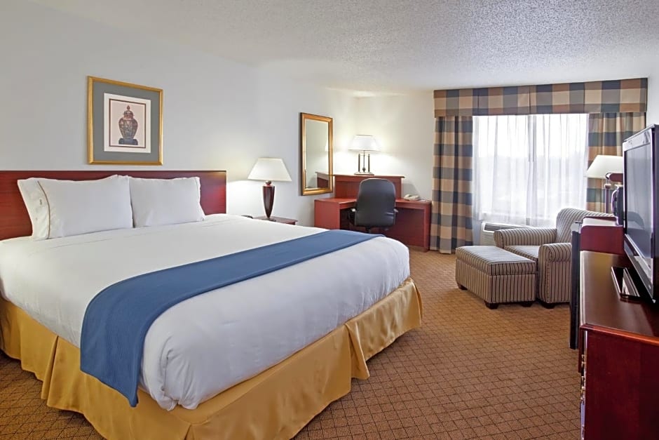 Holiday Inn Express Hotel And Suites Alliance