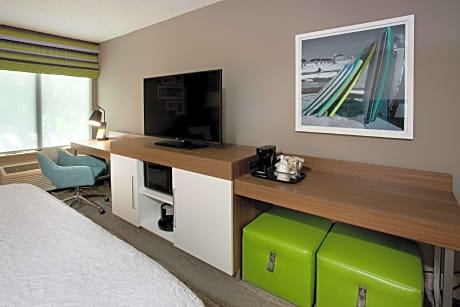 1 King Bed Nonsmoking
