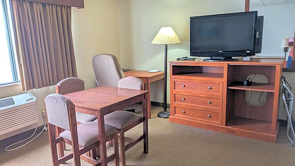 Madelia Hotel & Suites