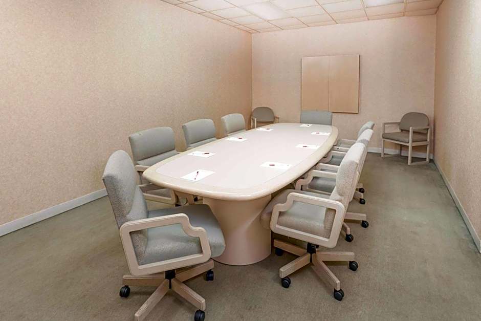 Ramada Hotel & Conference Center by Wyndham Hammond