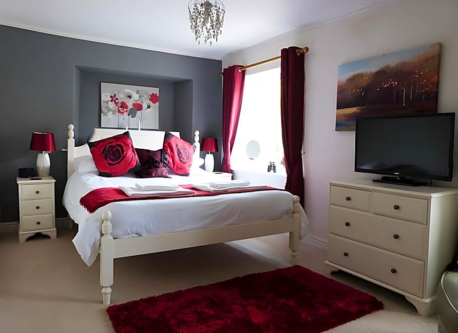 Photo 1 of 1 of Superior 1 King Bed