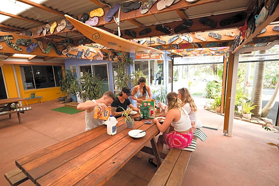 Ozzie Pozzie Backpackers
