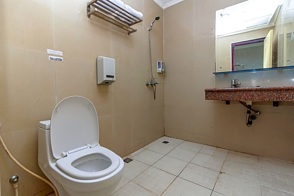 RedDoorz Premium at Hotel Ratu Residence