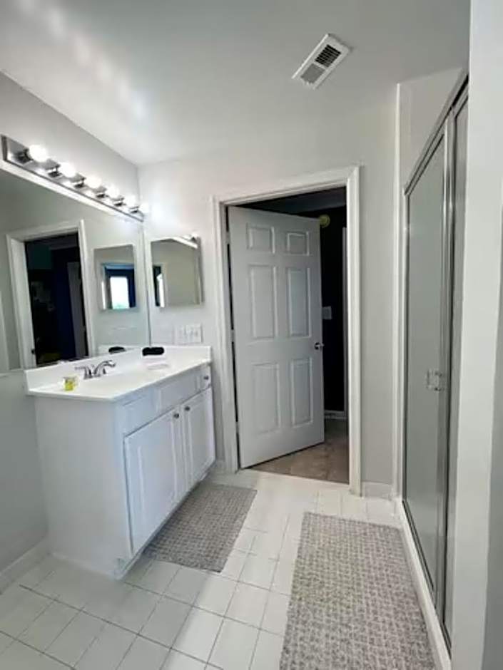 Elegant King Suite Metro DC