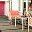 The Wesley by AvantStay Mid-Century Modern Oasis with Pool
