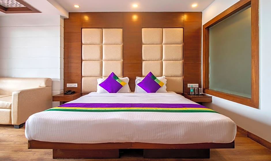 Treebo Premium Queen Of Hills Near Mall Road