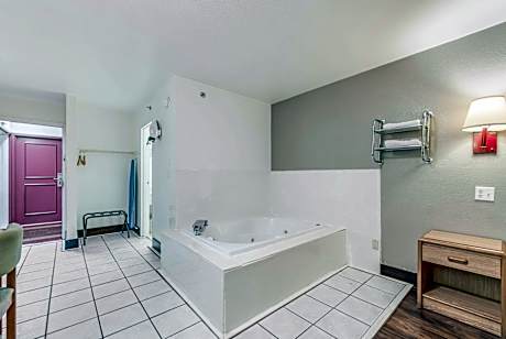 1 King Bed Suite Nonsmoking
