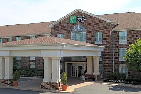 Holiday Inn Express Hotel & Suites Warrenton By IHG
