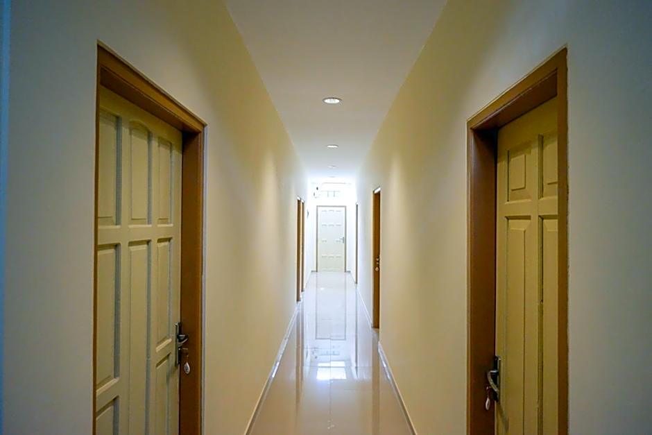 RedDoorz near Ambarrukmo Plaza Mall