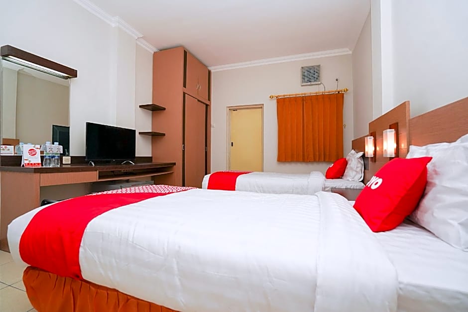 Super OYO 2075 Graha Marina