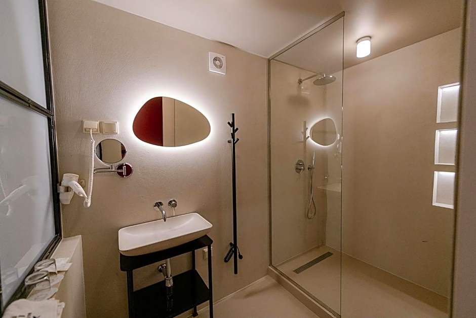 Barka Galéria Hotel és Étterem