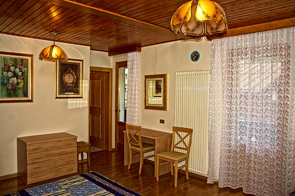 Foto 1 daripada 4 — Triple Room
