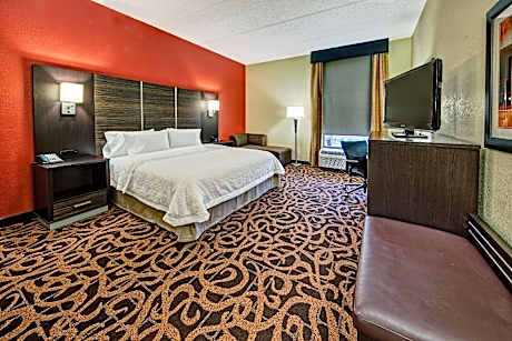 1 King Mobility Access Ri Shwr W/sofabed Ns Microwv/fridge/hdtv/free Wi-fi/ Hot Breakfast Included/w