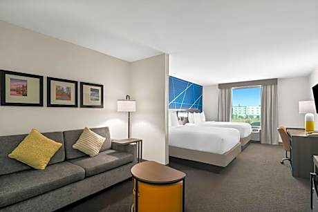 Queen Suite with Two Queen Beds - Non-Smoking