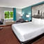 Super 8 by Wyndham McHenry/Fox Lake Area