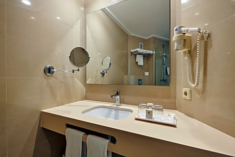 DOUBLE SIDE SEA VIEW WITH BALCONY