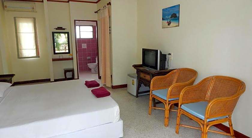 Jinta Hotel Nathon Beach