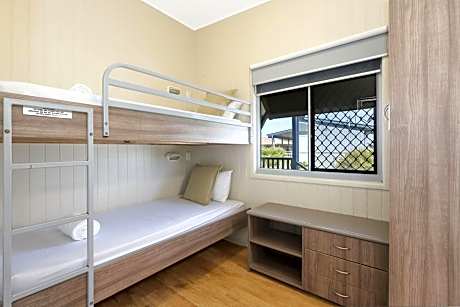 Deluxe Cabin - Sleeps 4 (with Bunks)