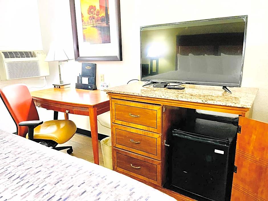 Baymont by Wyndham Hutchinson