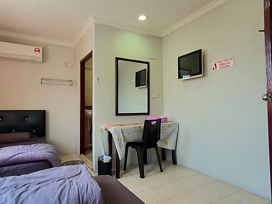 OYO 90997 Hoover Room