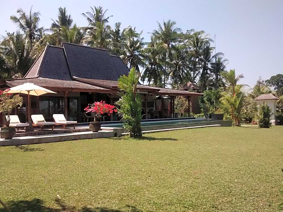 Villa Taman Kanti - 2 Bedroom private villa with swimming pool
