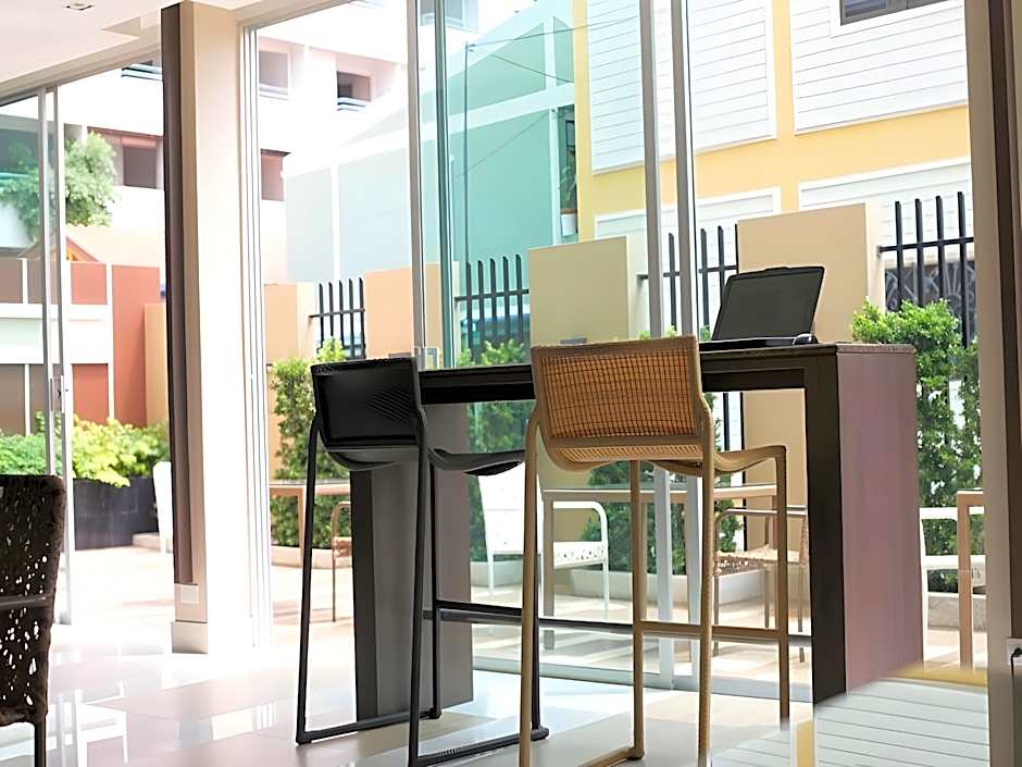 April Suites Pattaya