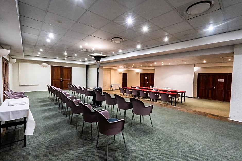 Hakunamatata Lodge & Health Spa/ Wedding & Conference venue