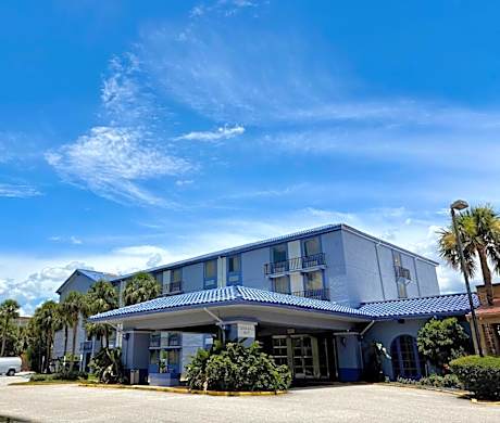 Monumental Movieland Hotel