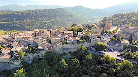 LES REMPARTS - Venasque