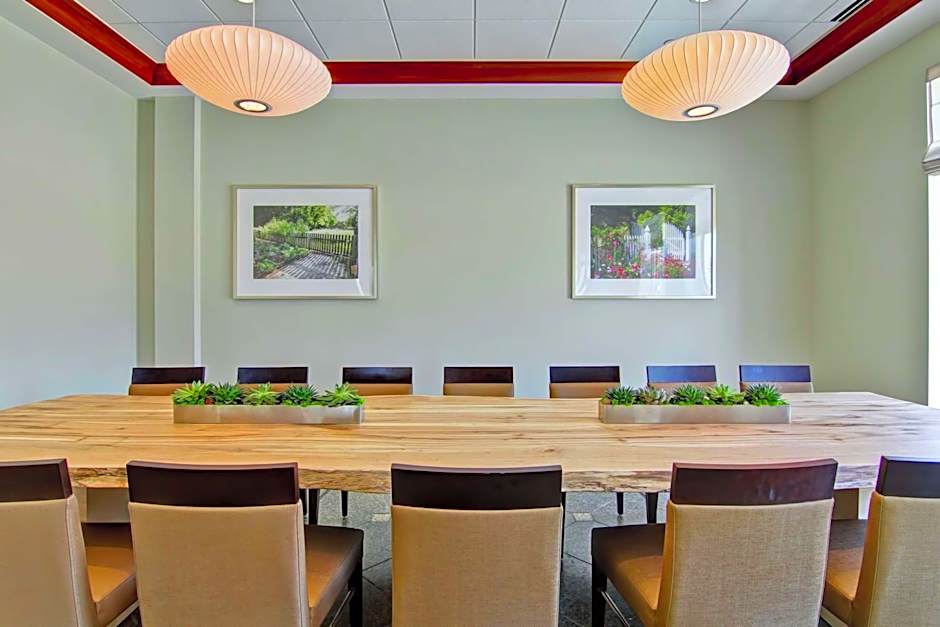 Hilton Garden Inn Ottawa Airport