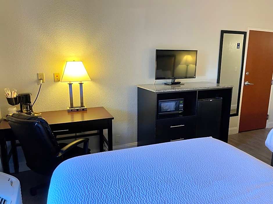Days Inn & Suites by Wyndham Lakeland