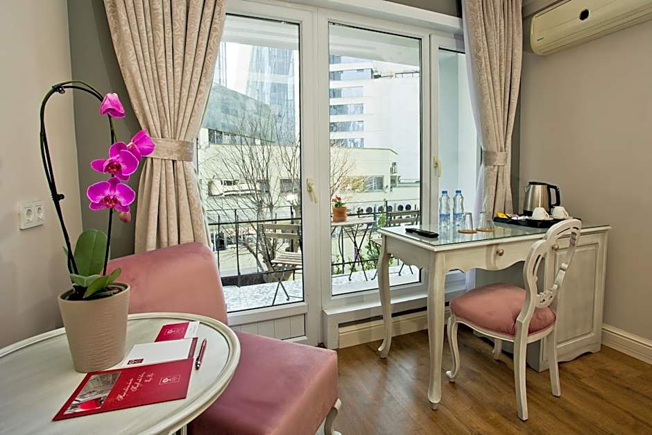 Villa Blanche Hotel SPA & Garden Pool