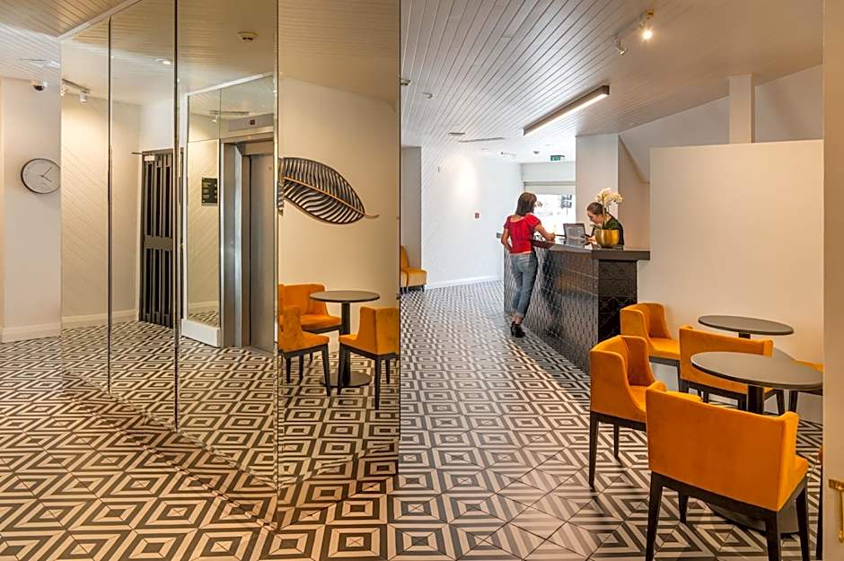 Bay Plaza Hotel
