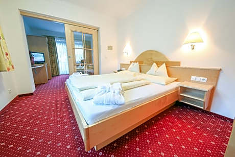 Comfort Suite with Balcony & Mountain View