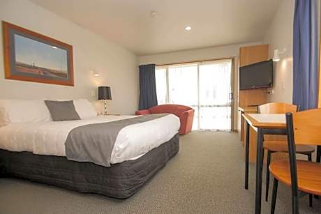 Queen Studio with Spa Bath